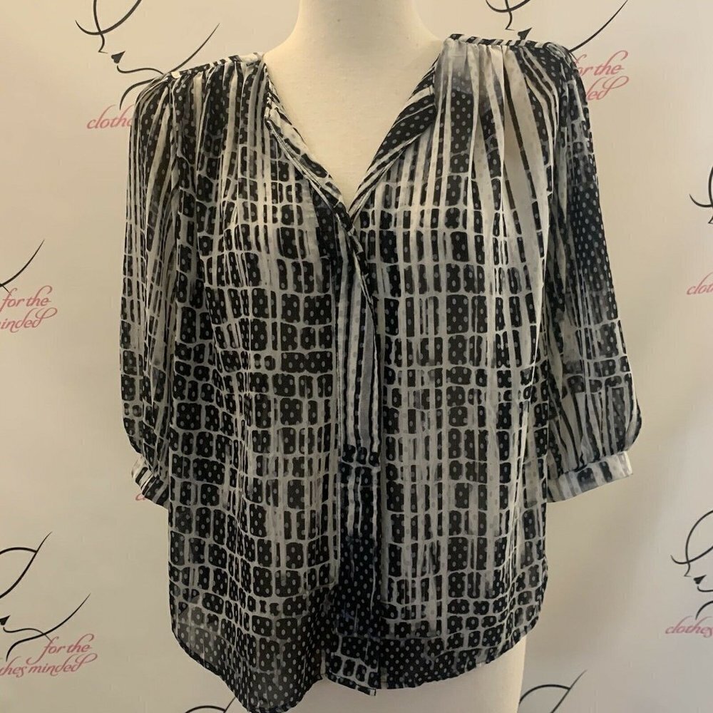 KLD Signature. Size XL. Bust 42". USA. Semi Sheer Border Print. Pullover. B31